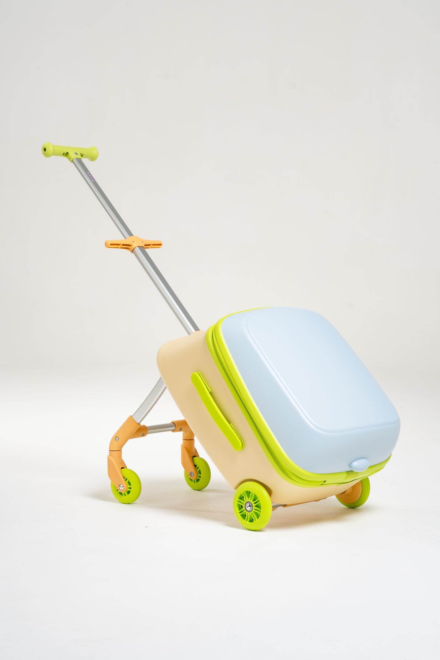 hupe™ Explorer ride-on luggage